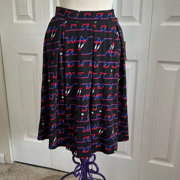 3/$20 LuLaRoe Madison Knee Length Skirt NWT Size XS - Picture 1 of 11